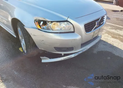 2009 Volvo V50 T5 R-Design z USA, uszkodzony, nr VIN YV1MJ672292464766